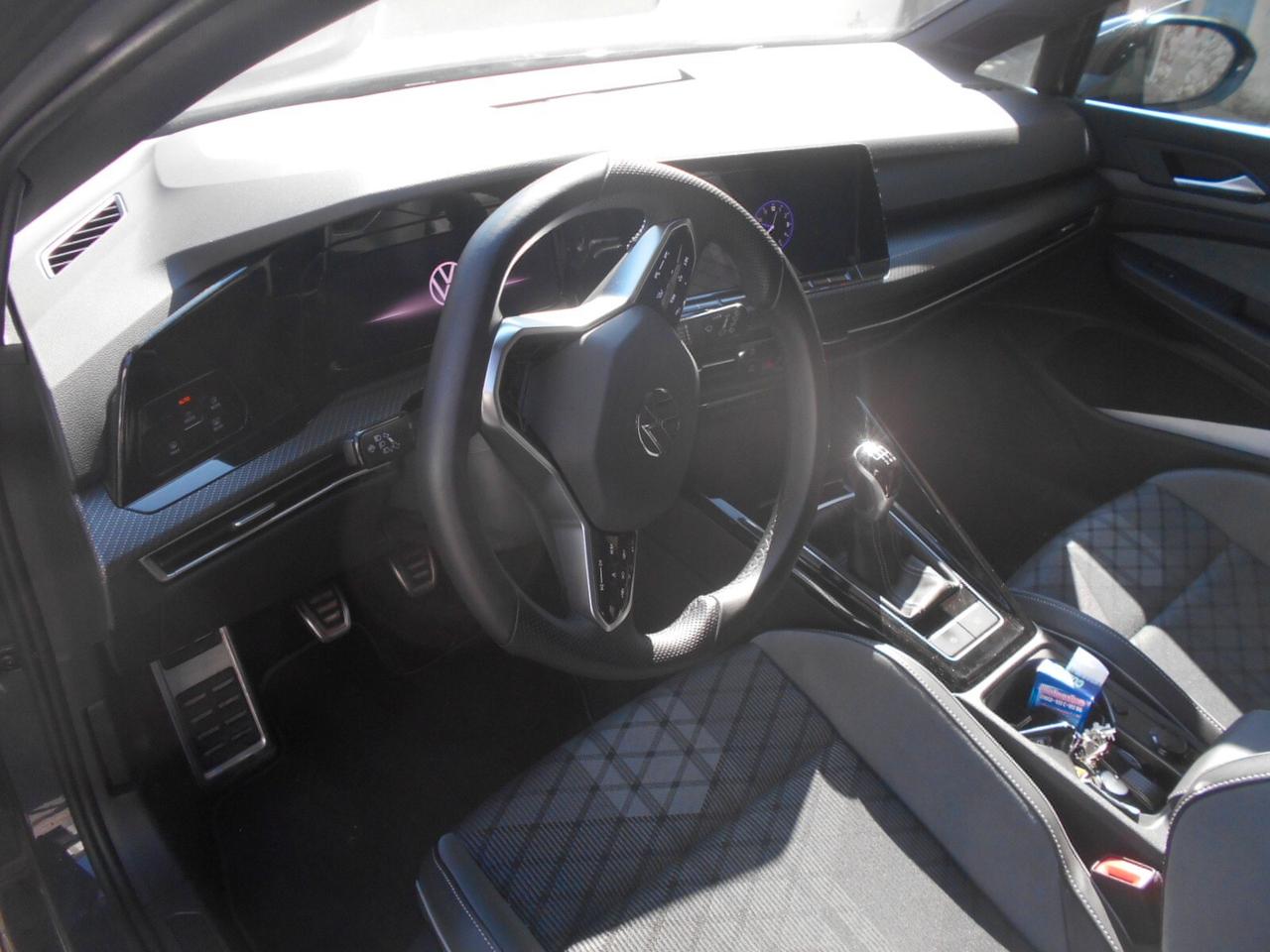 Volkswagen Golf versione R