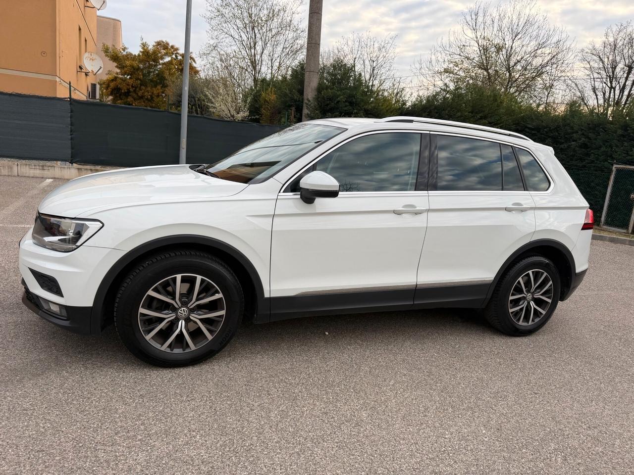 Volkswagen Tiguan 1.6 tdi dci - NEOP. - NAV. - 12 MESI DI GARANZIA -