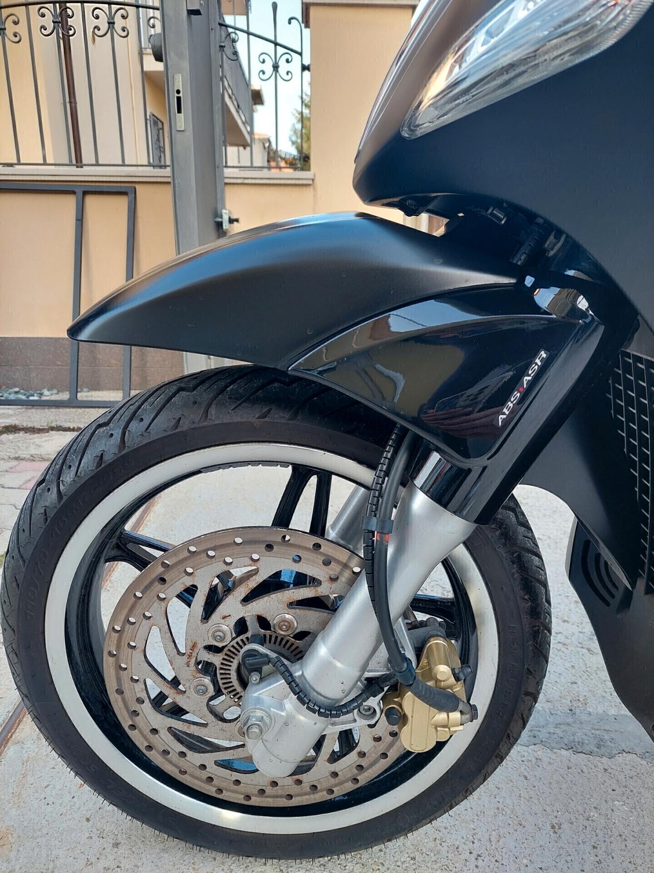 BEVERLY 350 MODELLO POLICE ABS SRS GOMME NUOVISSIME CON FERMO AMM. NUOVISSIMO