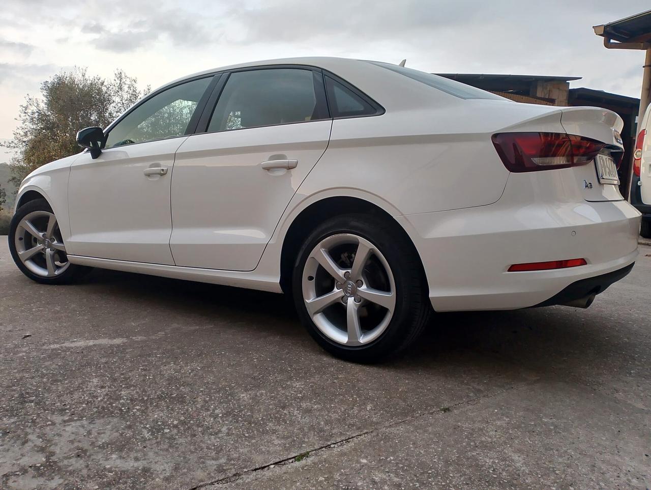 Audi A3 AUDI A3 Sedan 1.6 TDI Business 110CV UNICOPROPRIETARIO, KM CERTIFICATI