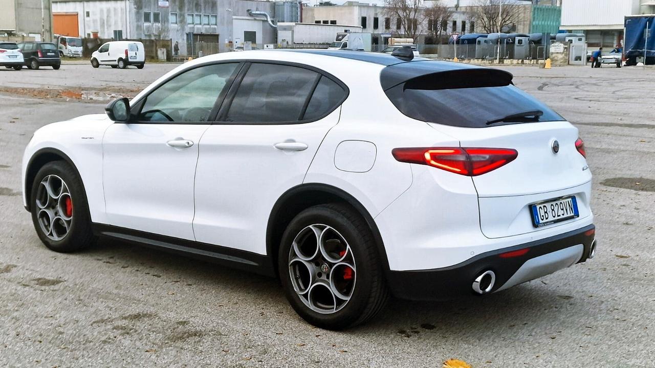 Alfa Romeo Stelvio 2.2 Turbodiesel 160 CV AT8 RWD Super