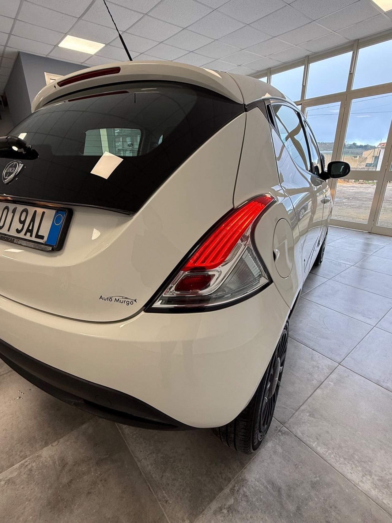 Lancia Ypsilon 0.9 TwinAir 85 CV 5 porte Metano Ecochic Gold