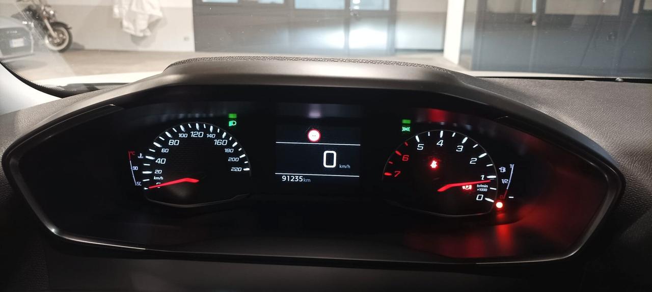 Peugeot 2008 BlueHDi 100 S&S Allure Navi Pack