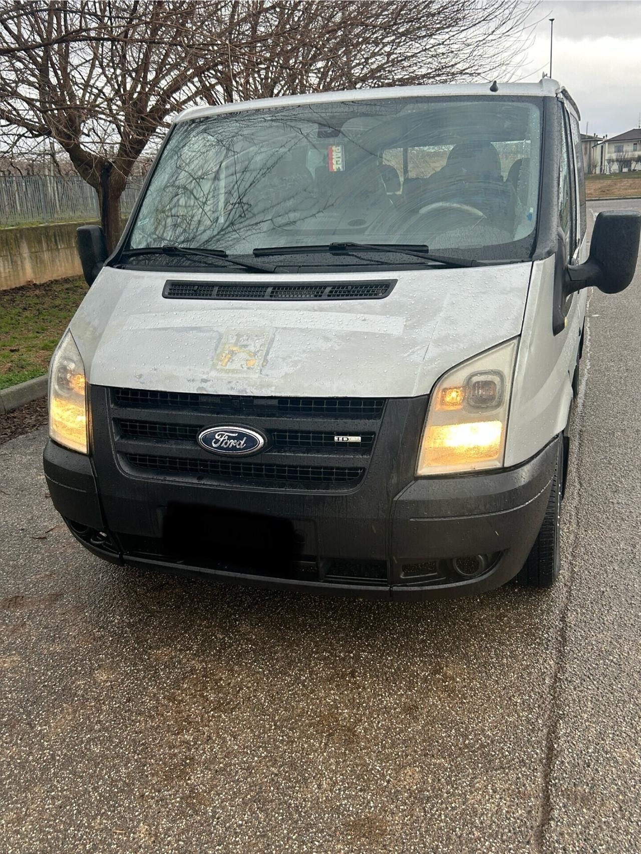 Ford Transit pulmino 9 posti con pedana