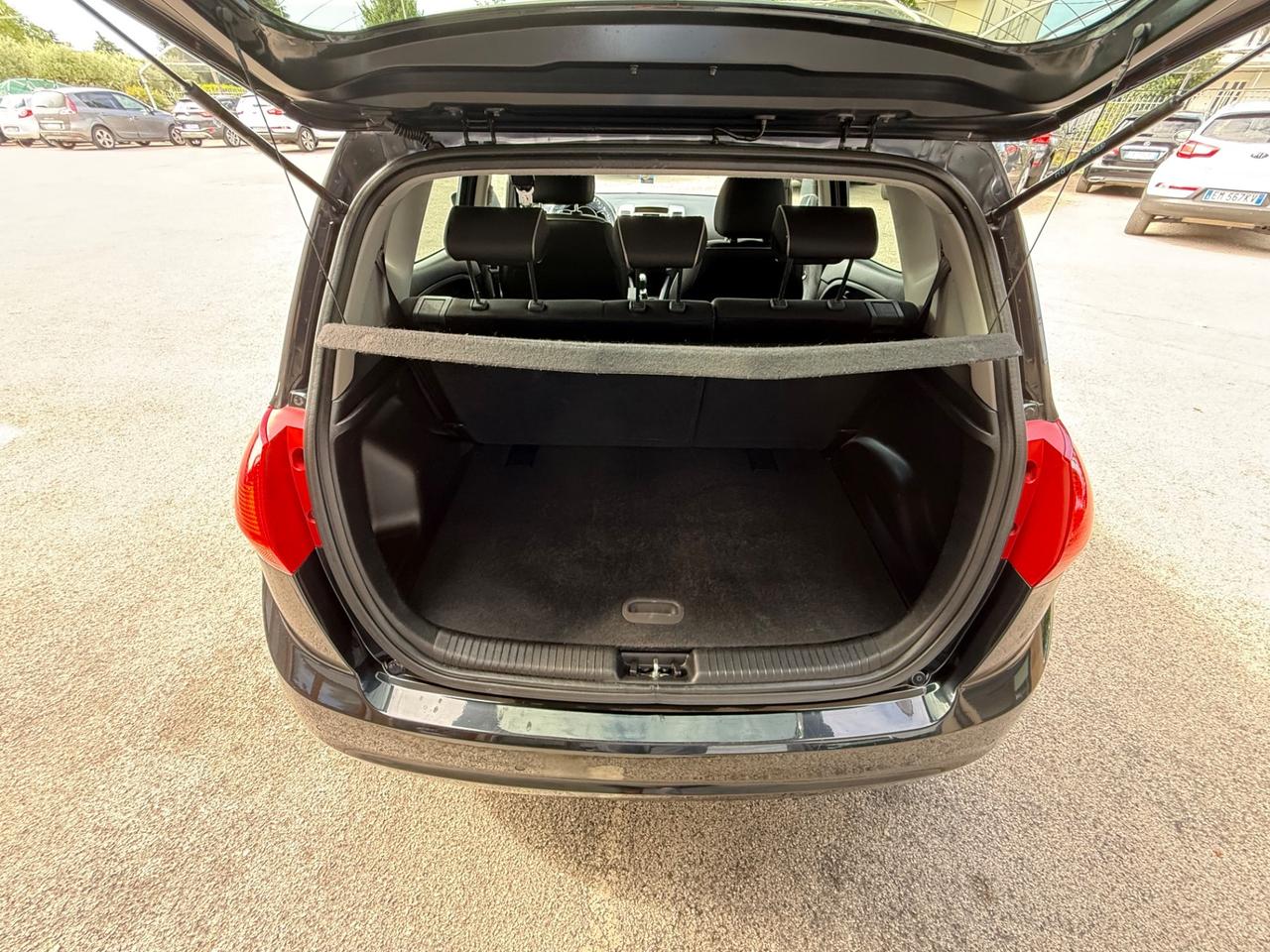 Kia Venga 1.4 CRDi 90CV - Neopatentati