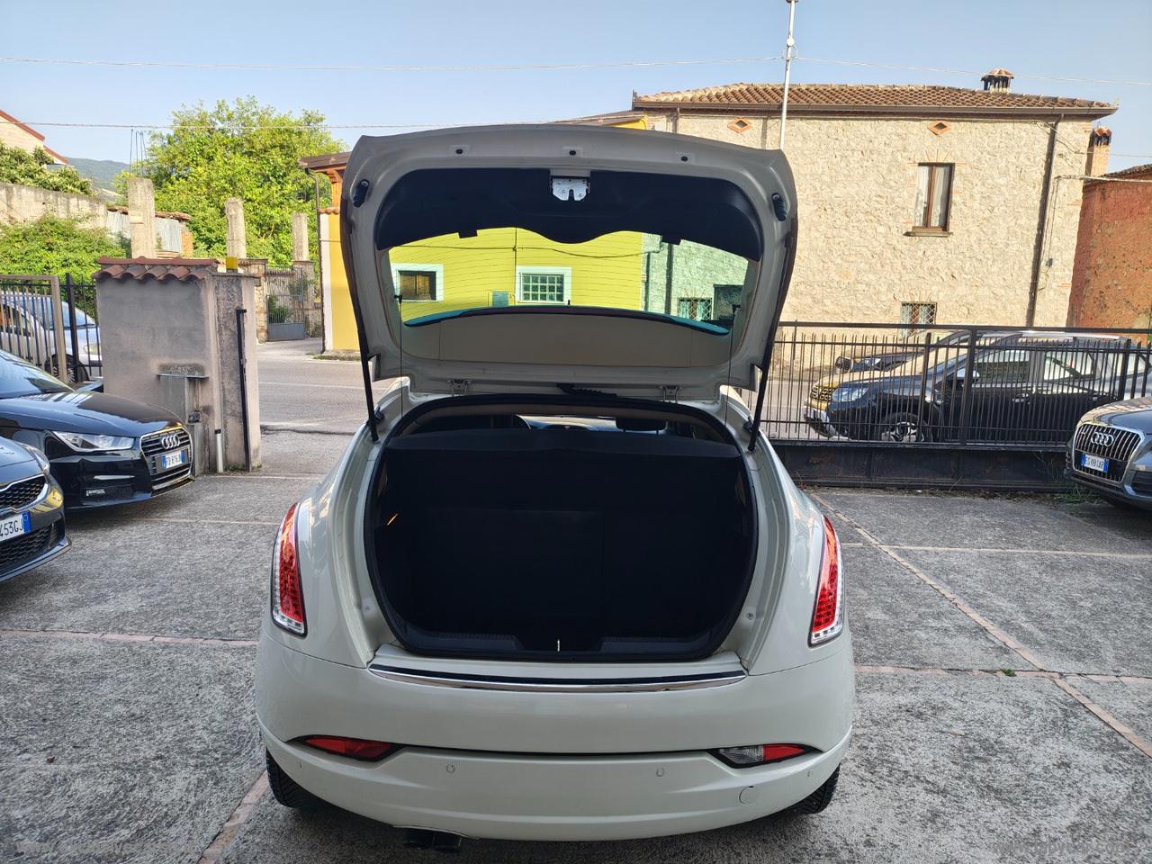 LANCIA Delta 1.6 MJT 105 CV Silver
