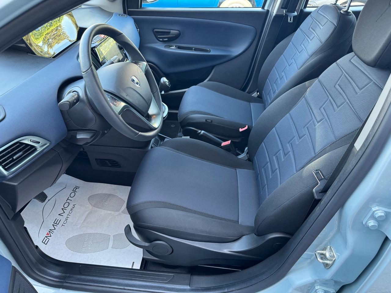 Lancia Ypsilon 1.0 firefly hybrid Platino / NO VINCOLI