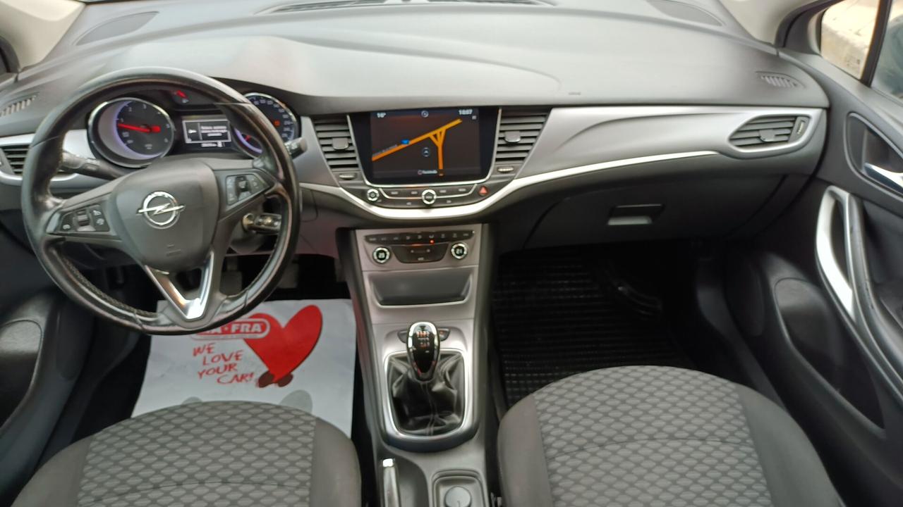 Opel Astra 1.6 Diesel anno 2017 navigatore