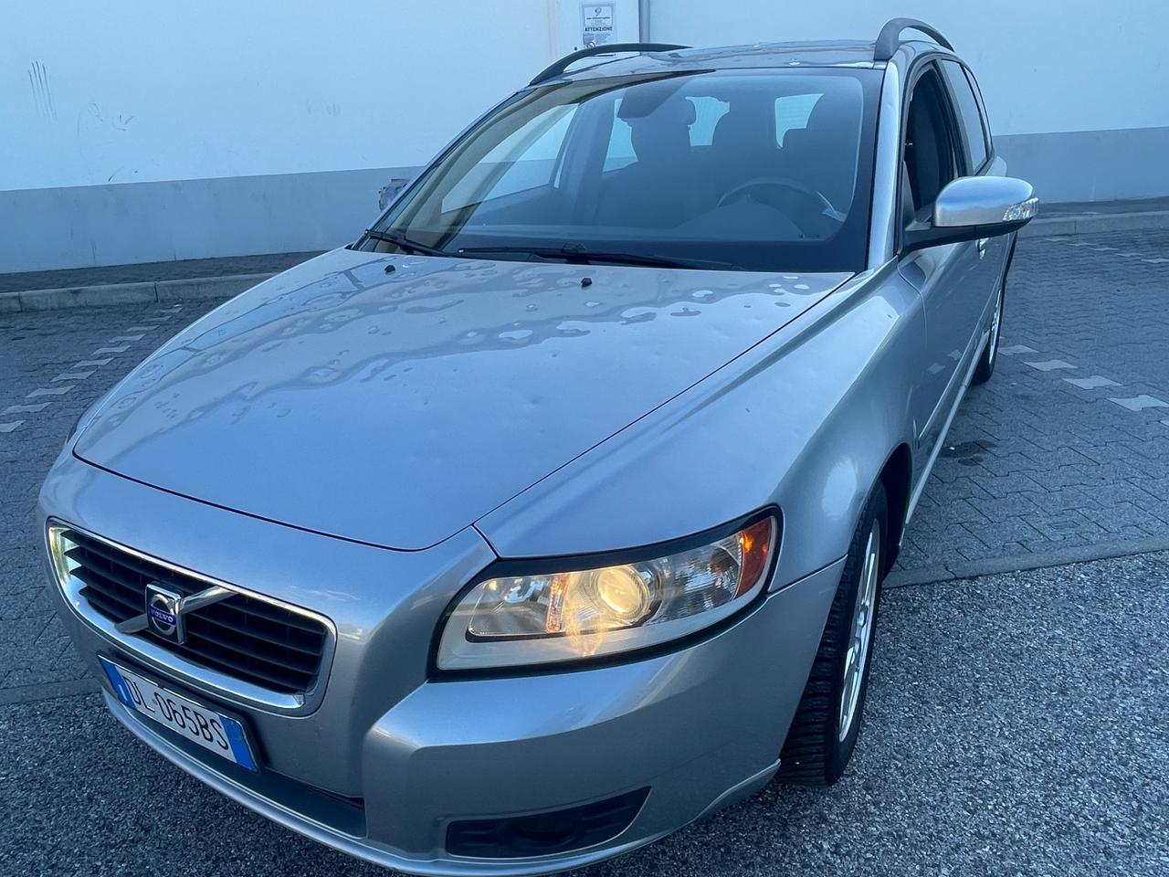 Volvo V50 1.6 D ok neo patentati pronta al uso