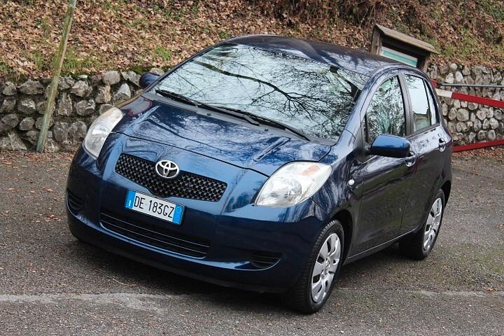 Toyota Yaris 1.0 5 porte Sol 89.000KM CLIMA NEOPATENTATI RADIO CD