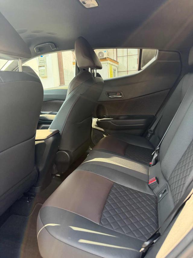 TOYOTA C-HR 1.8 Hybrid E-CVT