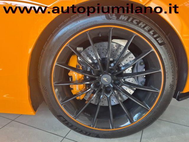 MCLAREN Artura Artura