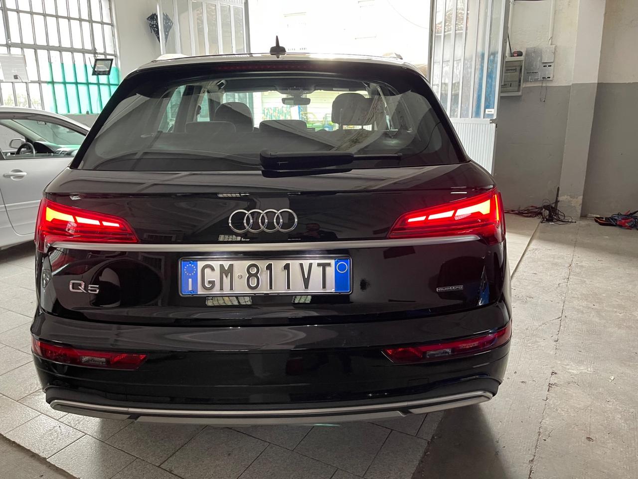 Audi Q5 40 TDI 204 CV quattro S tronic Identity Black