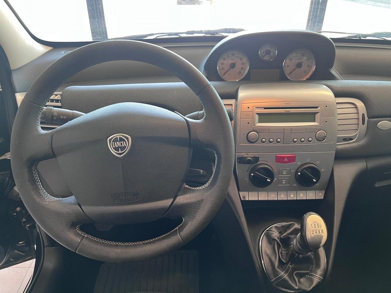 Lancia Ypsilon - 1.4 16V 95cv Sport MomoDesign