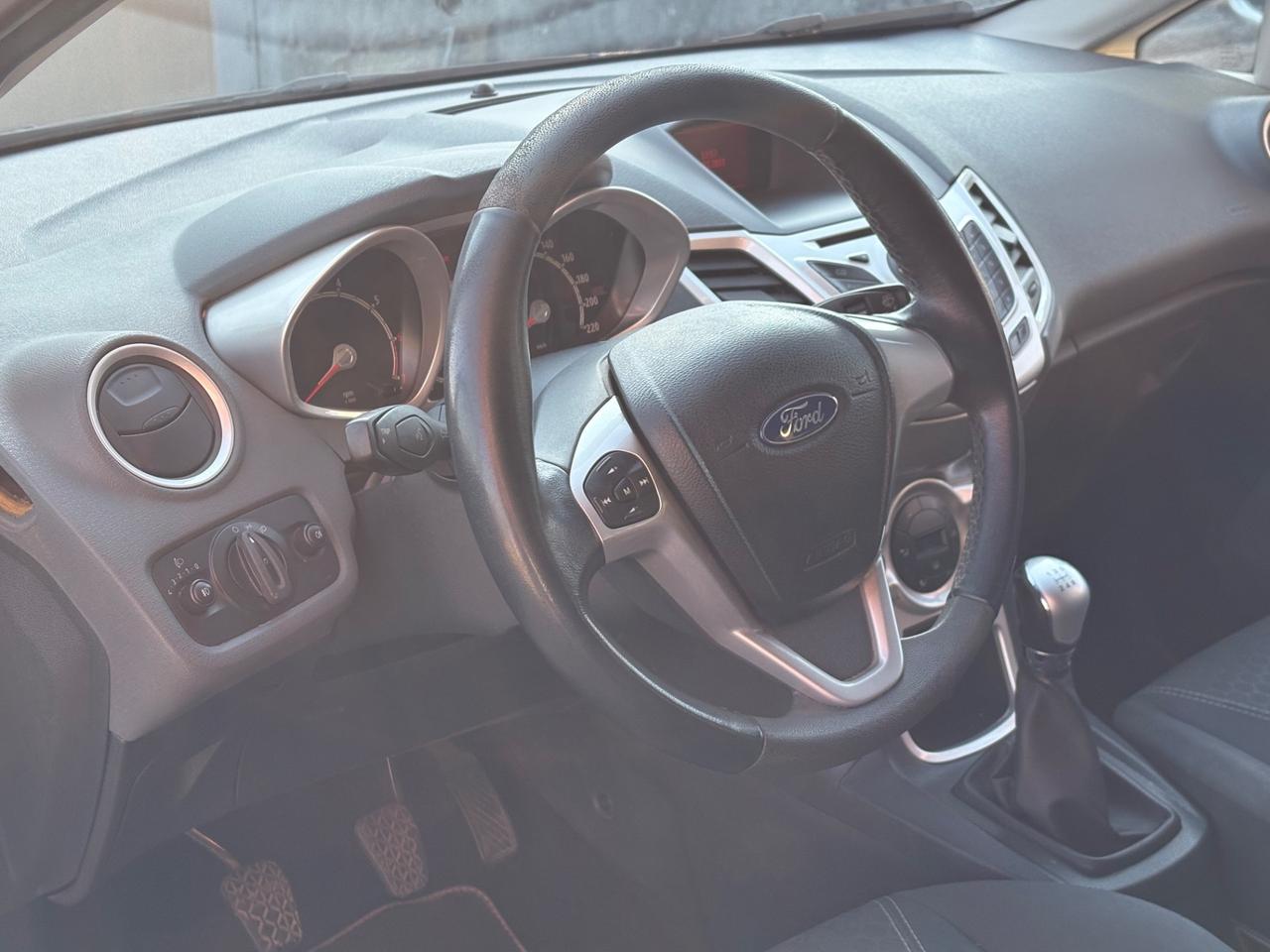 Ford Fiesta 1.4 5 porte Bz.- GPL Titanium UNICO PROPRIETARIO