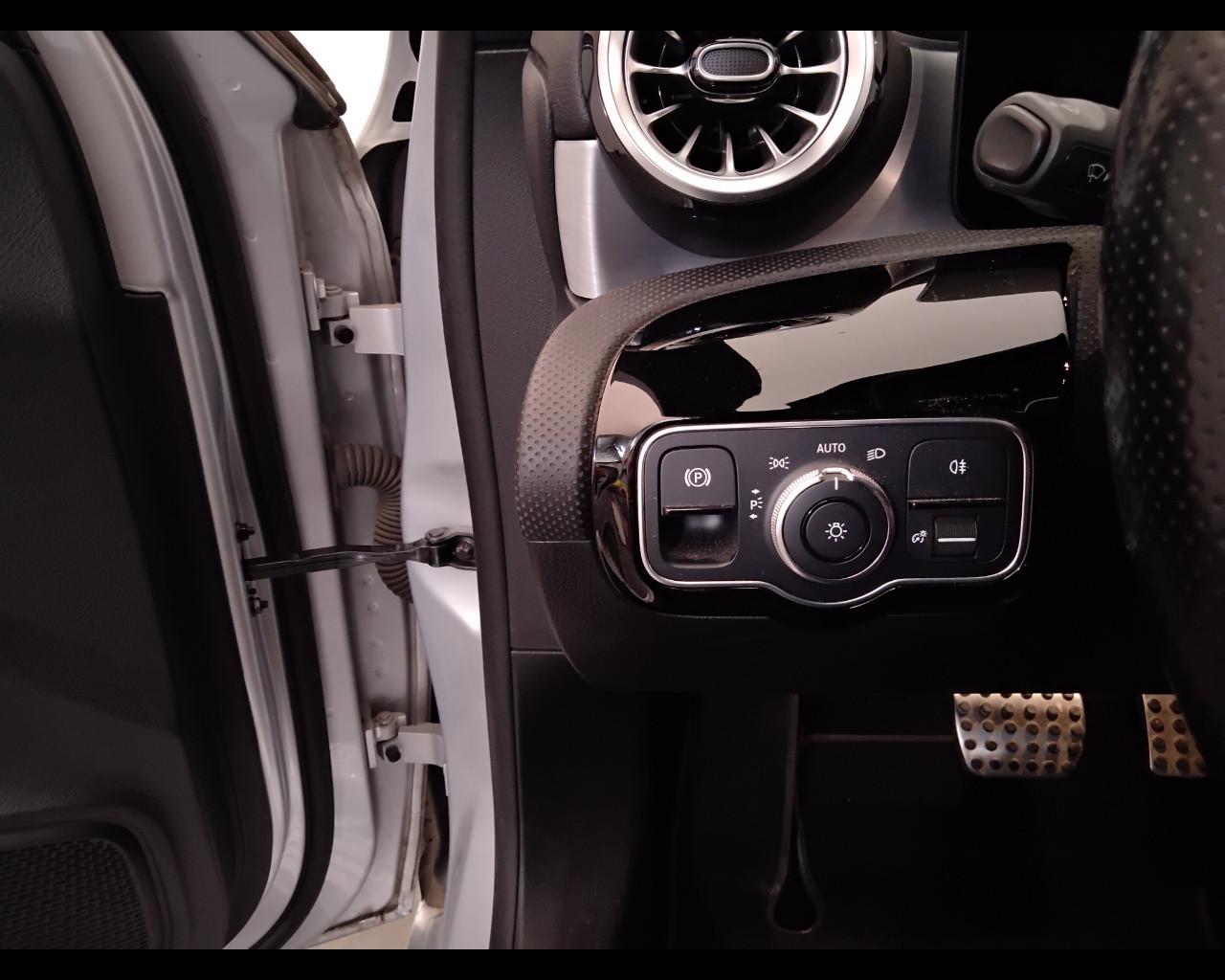 Mercedes-Benz Classe A - W177 2018 - A 250 e phev (eq-power) Premium auto