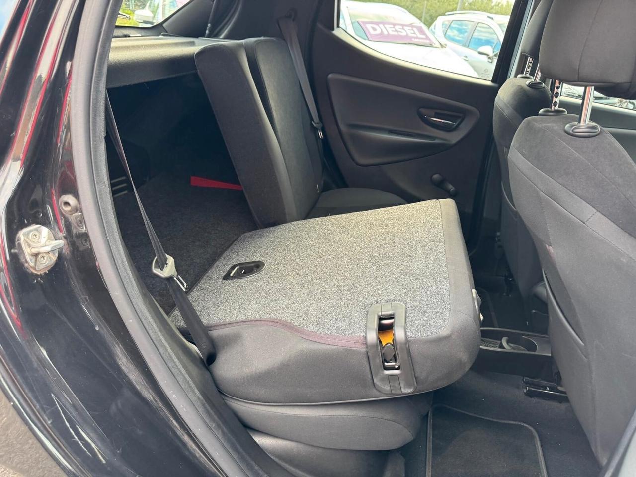 Lancia Ypsilon 0.9 TWINAIR 85CV DFN AUTOM GOLD 2012