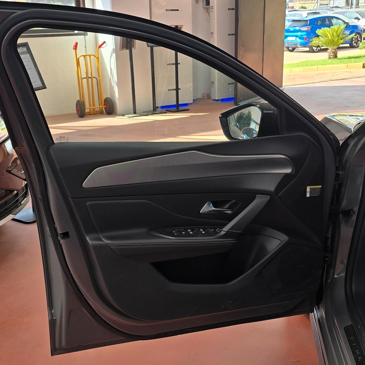 Peugeot SW 1.2 PureTech 130 CV S&S EAT8 GT – Eleganza, Spazio e Tecnologia Premium