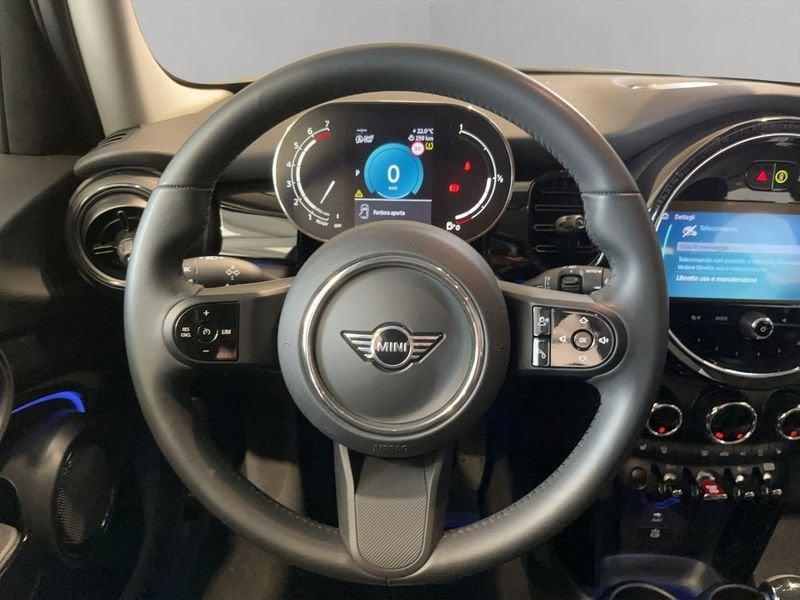 MINI Mini 5 porte 1.5 Cooper Essential auto 5porte