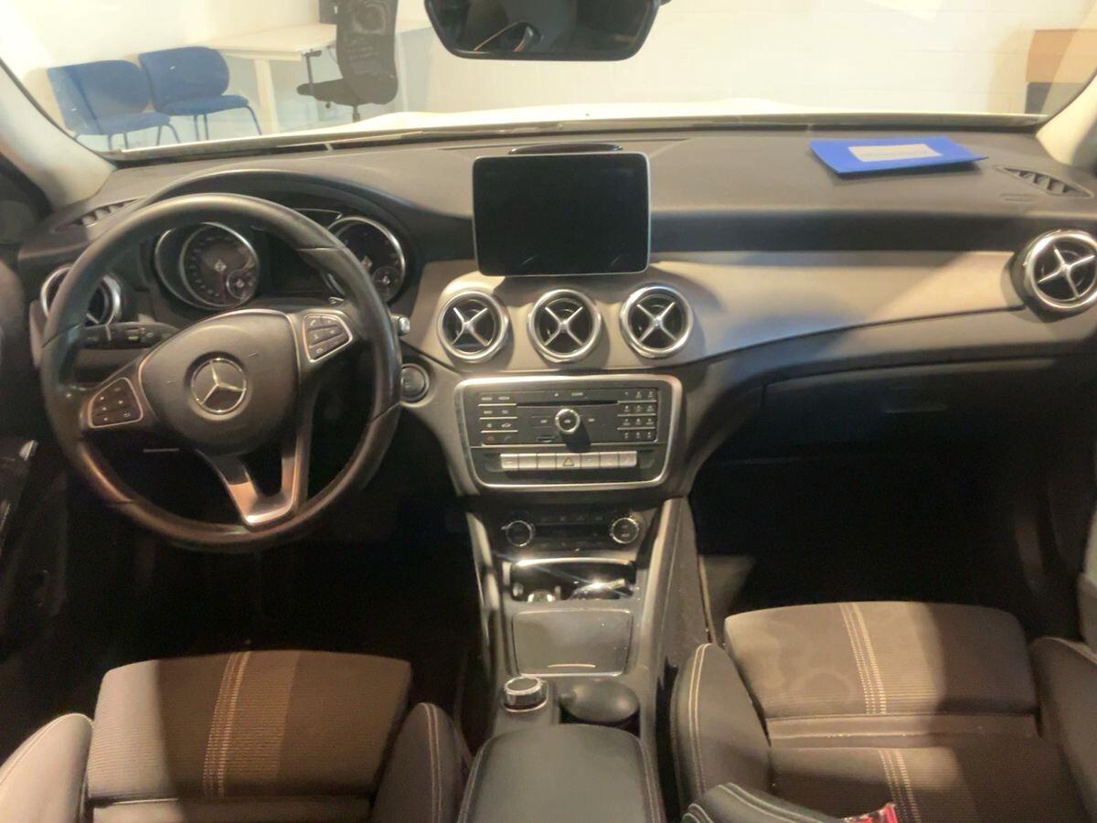 MERCEDES BENZ GLA 200 D 4 MATIC SPORT