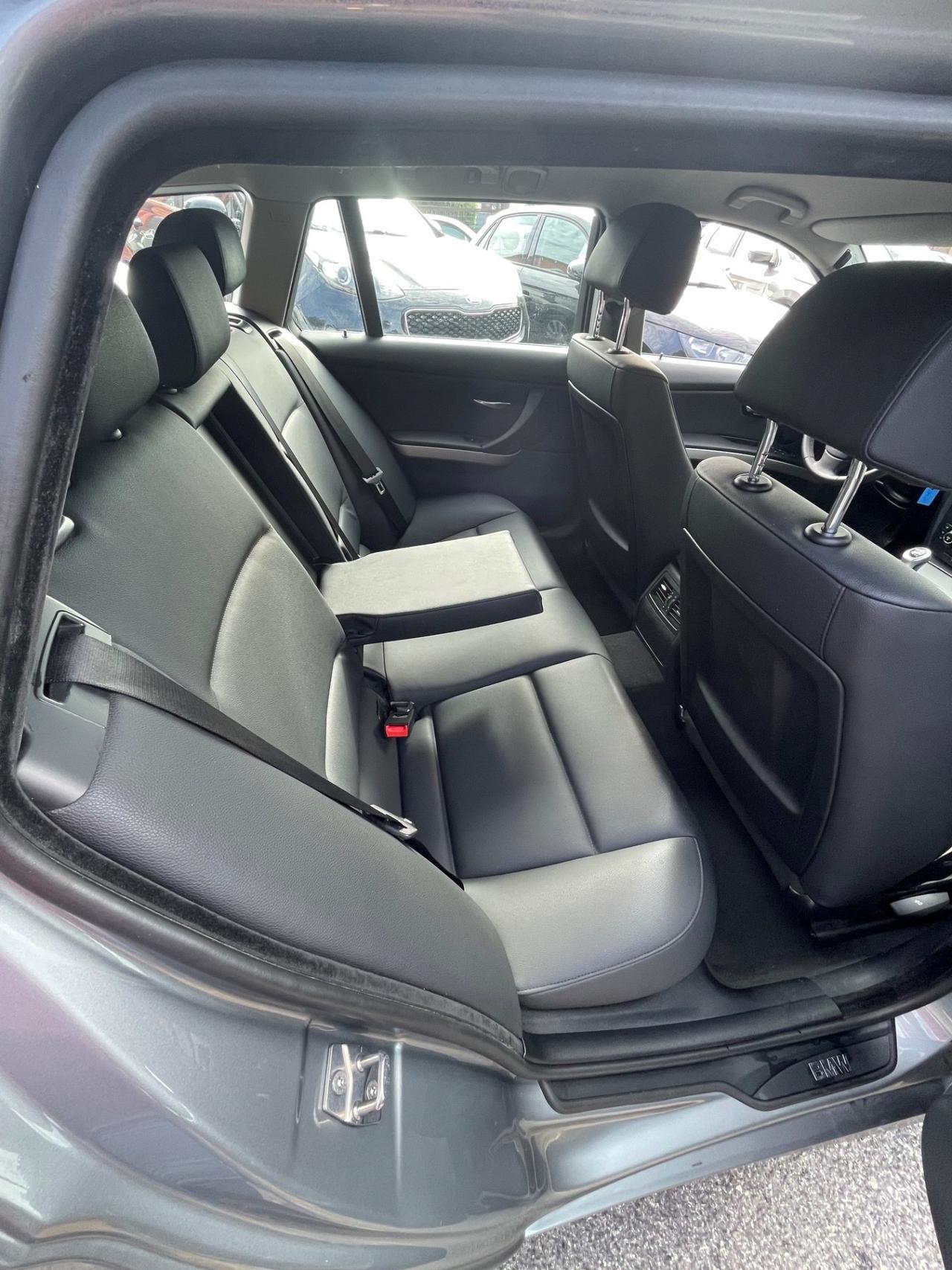 318d 2.0 143CV cat Touring Futura-rate