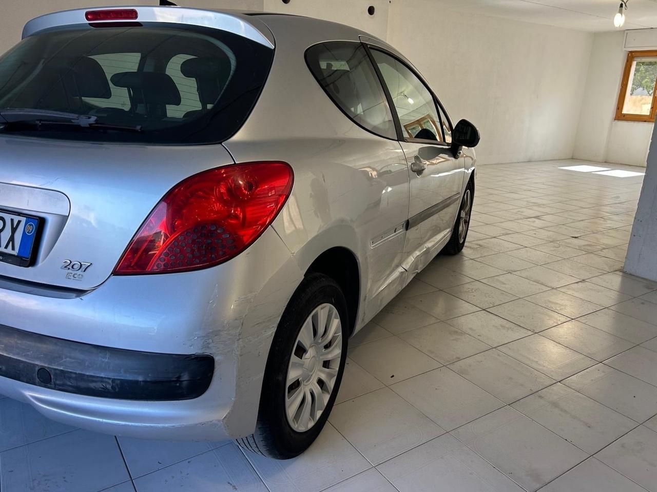 Peugeot 207 1.4 8V 75CV 3p. ONE Line