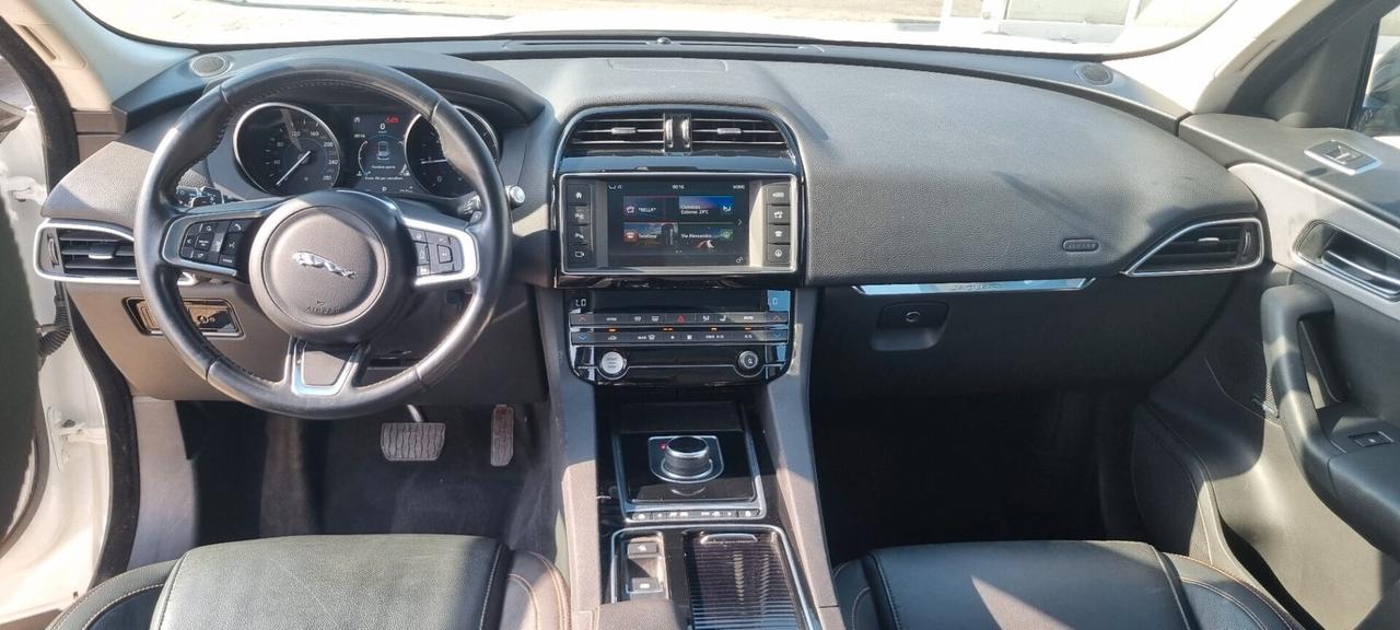 Jaguar F-Pace 2.0 D 180 CV AWD aut. Portfolio