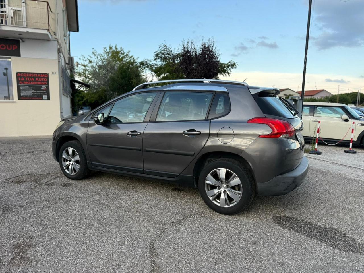 PEUGEOT 2008 PureTech 82 Allure