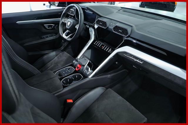 LAMBORGHINI Urus 4.0