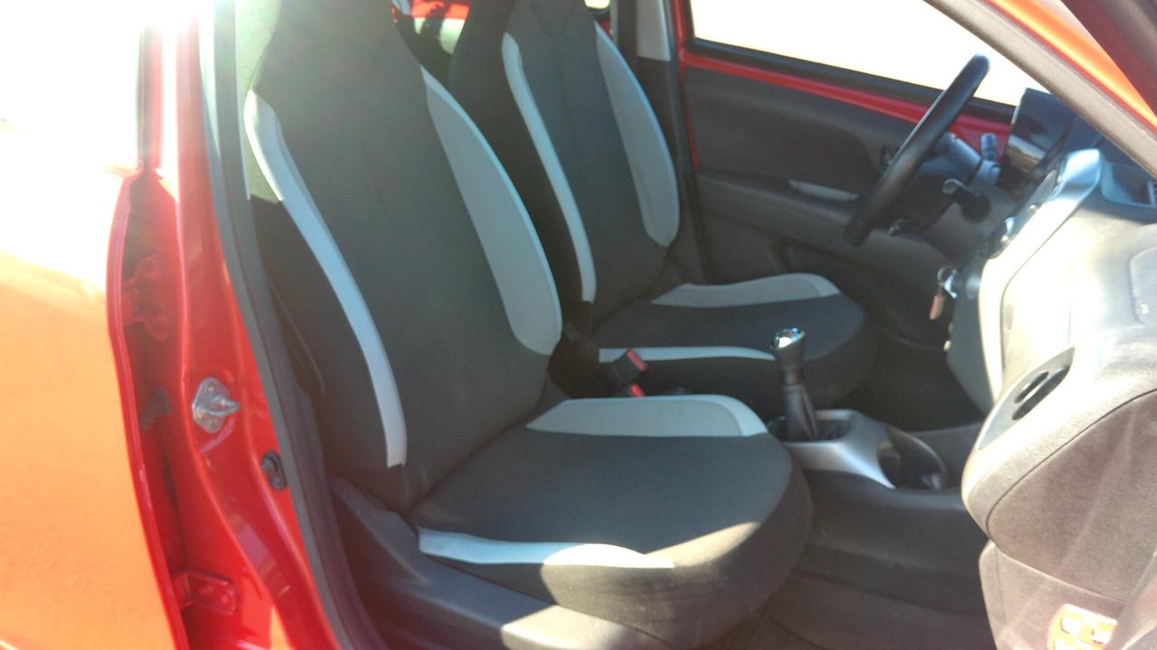 Toyota Aygo 1.0 VVT-i 69 CV 5 porte x-cool TSS
