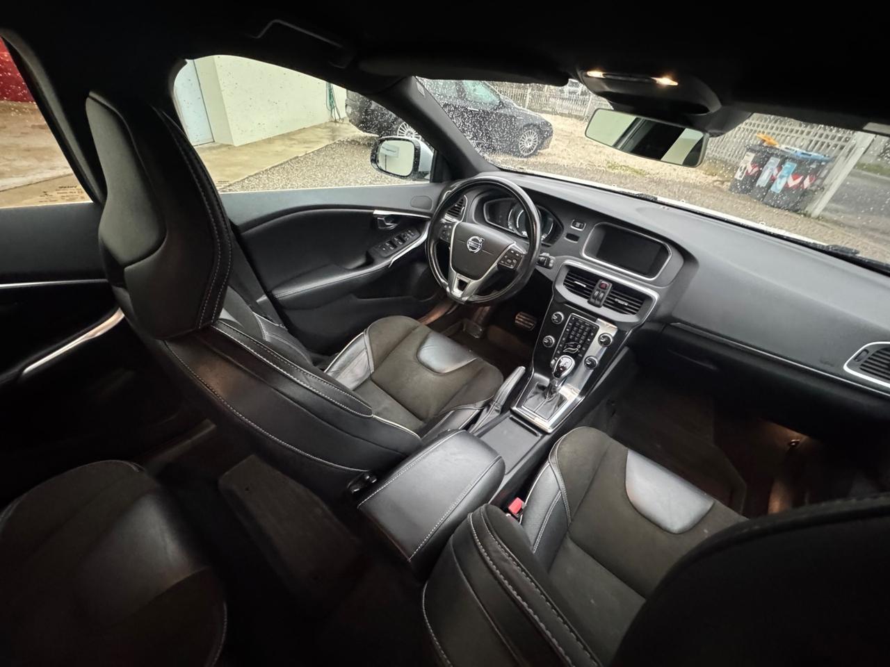 Volvo V40 D2 1.6 Powershift R-design Kinetic