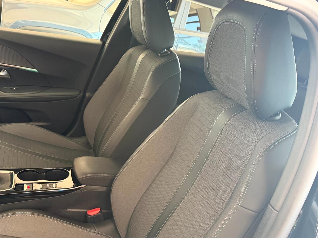 Peugeot 2008 1.5 BLUEHDI 110 cv. ALLURE