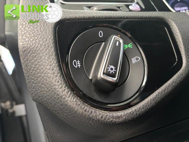 VOLKSWAGEN Golf 1.5 TSI DSG R-LINE KM CERT PARI AL NUOVO.