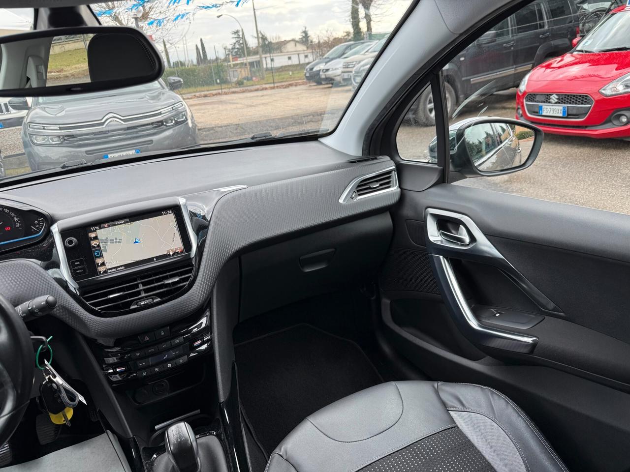 " SOLO 40.000 KM " Peugeot 2008 Benz. Allure