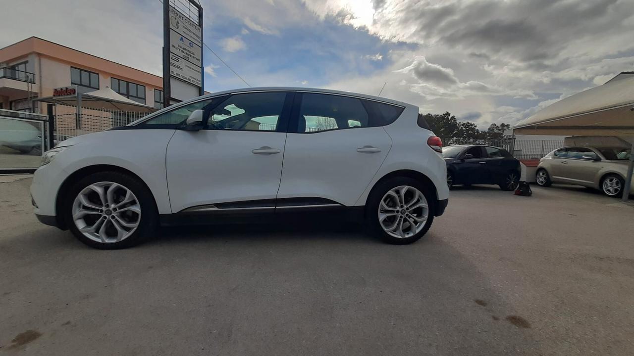 Renault Grand Scenic dCi 8V 110 CV EDC Energy Intens