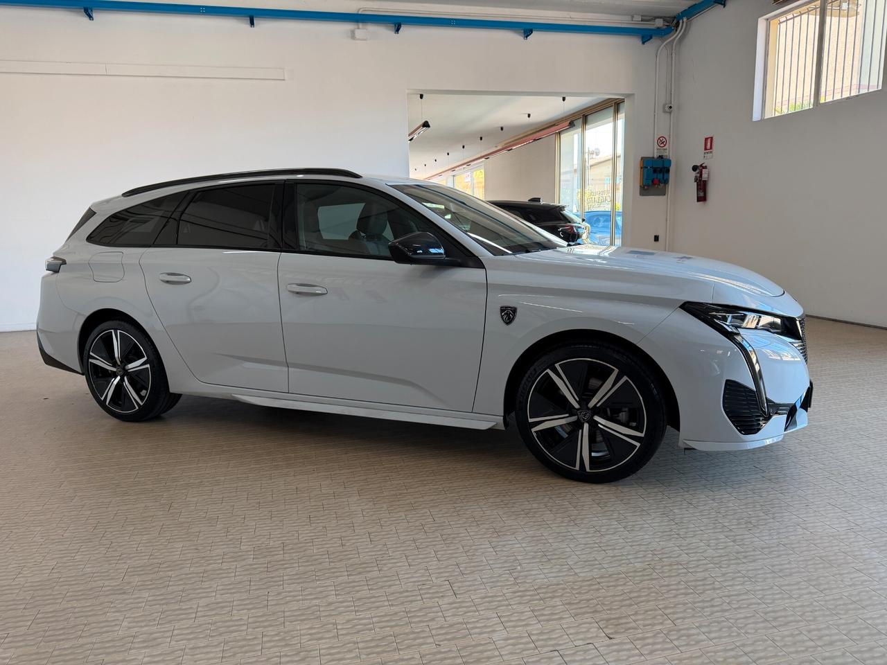 Peugeot 308 Hybrid 145 e-DCS6 SW GT 2025 BIANCO PERLA