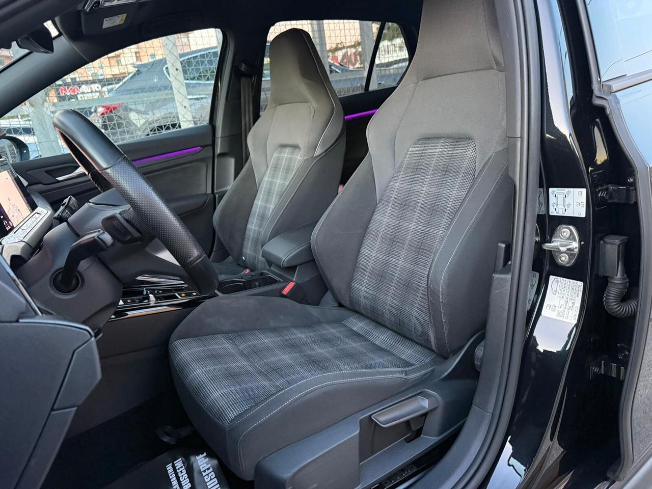 Volkswagen Golf 8 GTD 2.0 TDI 200cv DSG