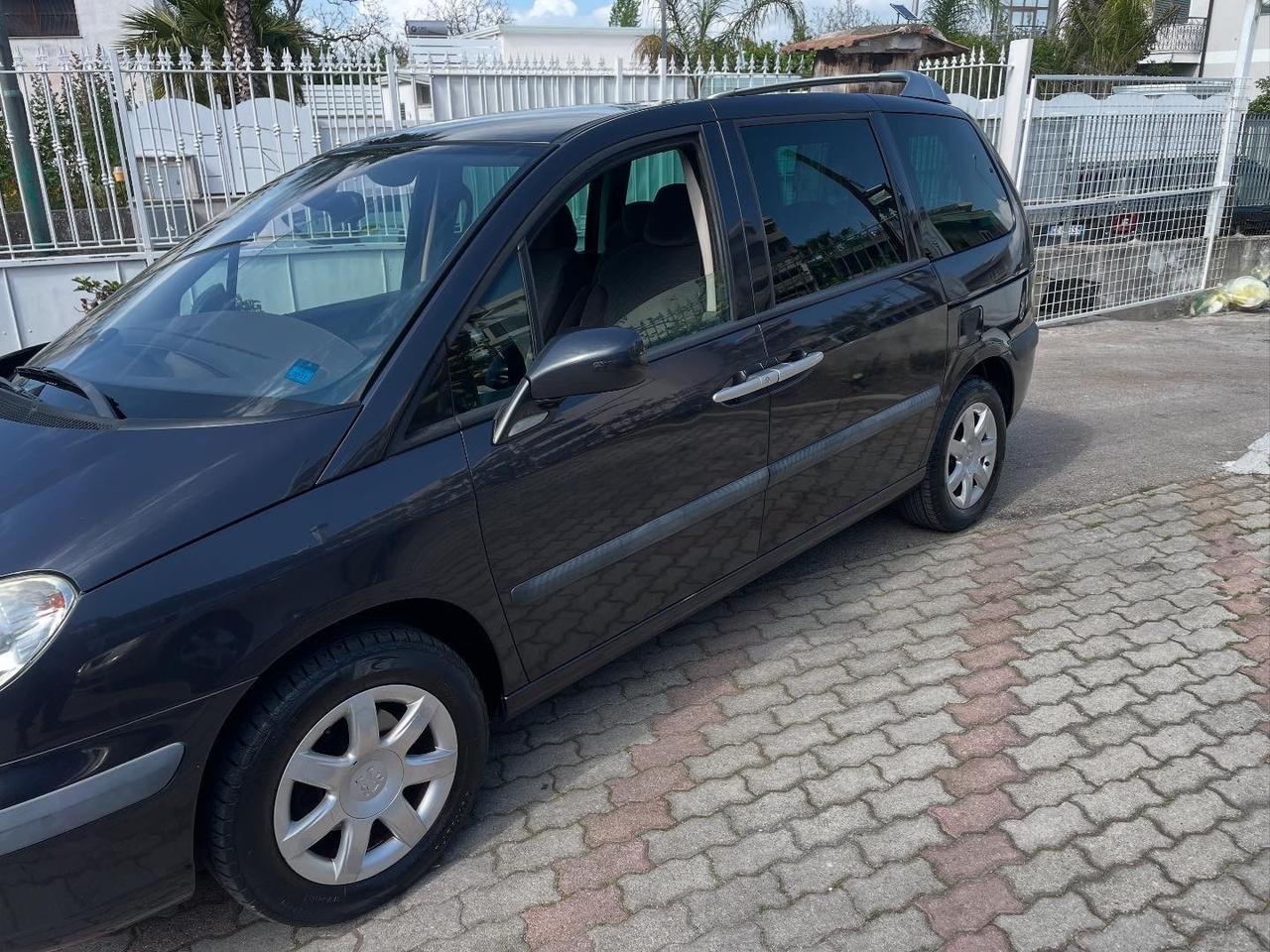 Peugeot 807 2.0 16V SR gpl