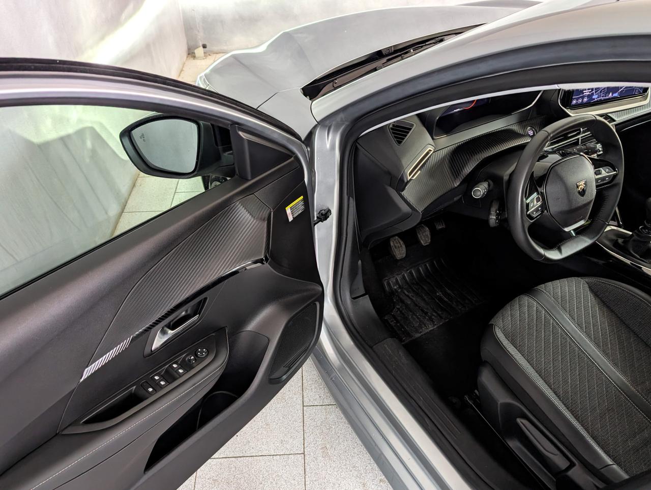 Peugeot 208 1.2 puretech 100cv Allure