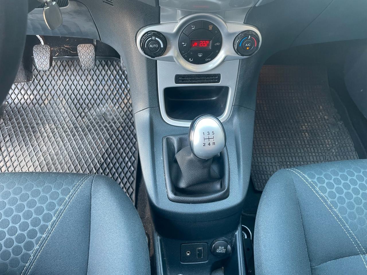 Ford Fiesta 1.6 TDCi 90CV 5 porte DPF Titanium