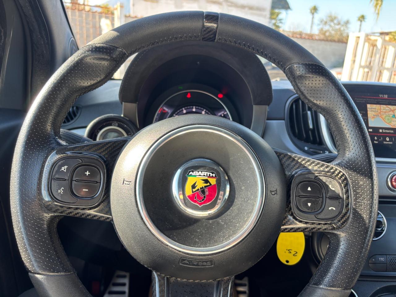 ABARTH 695 165CV YAMAHA LIMITED 112/695 AKRAPOVIC