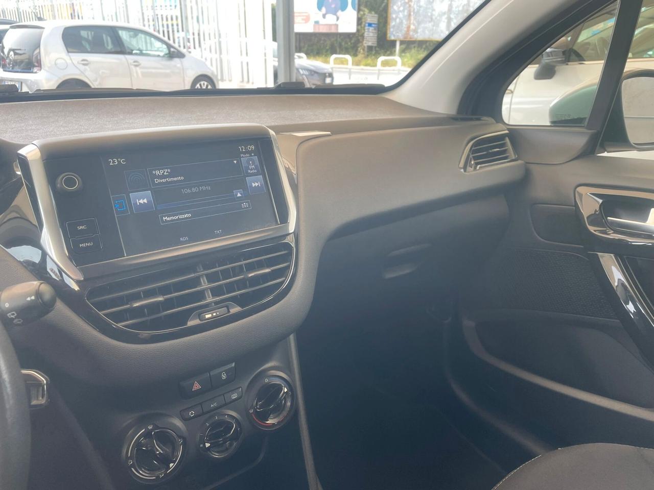 Peugeot 208 1.4 HDi 68 CV 5 porte Allure