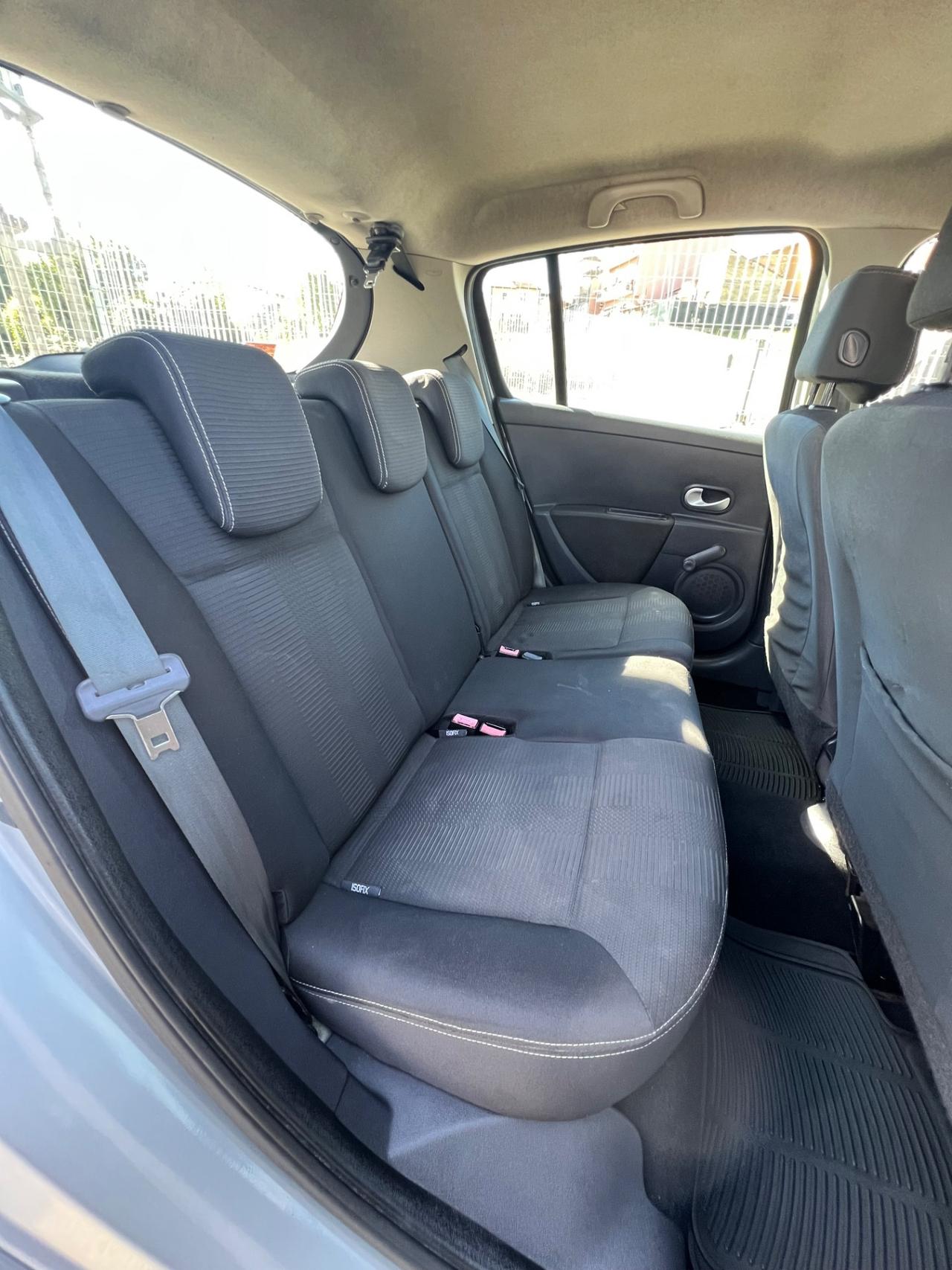 Renault Clio 1.2 16V 5 porte Luxe