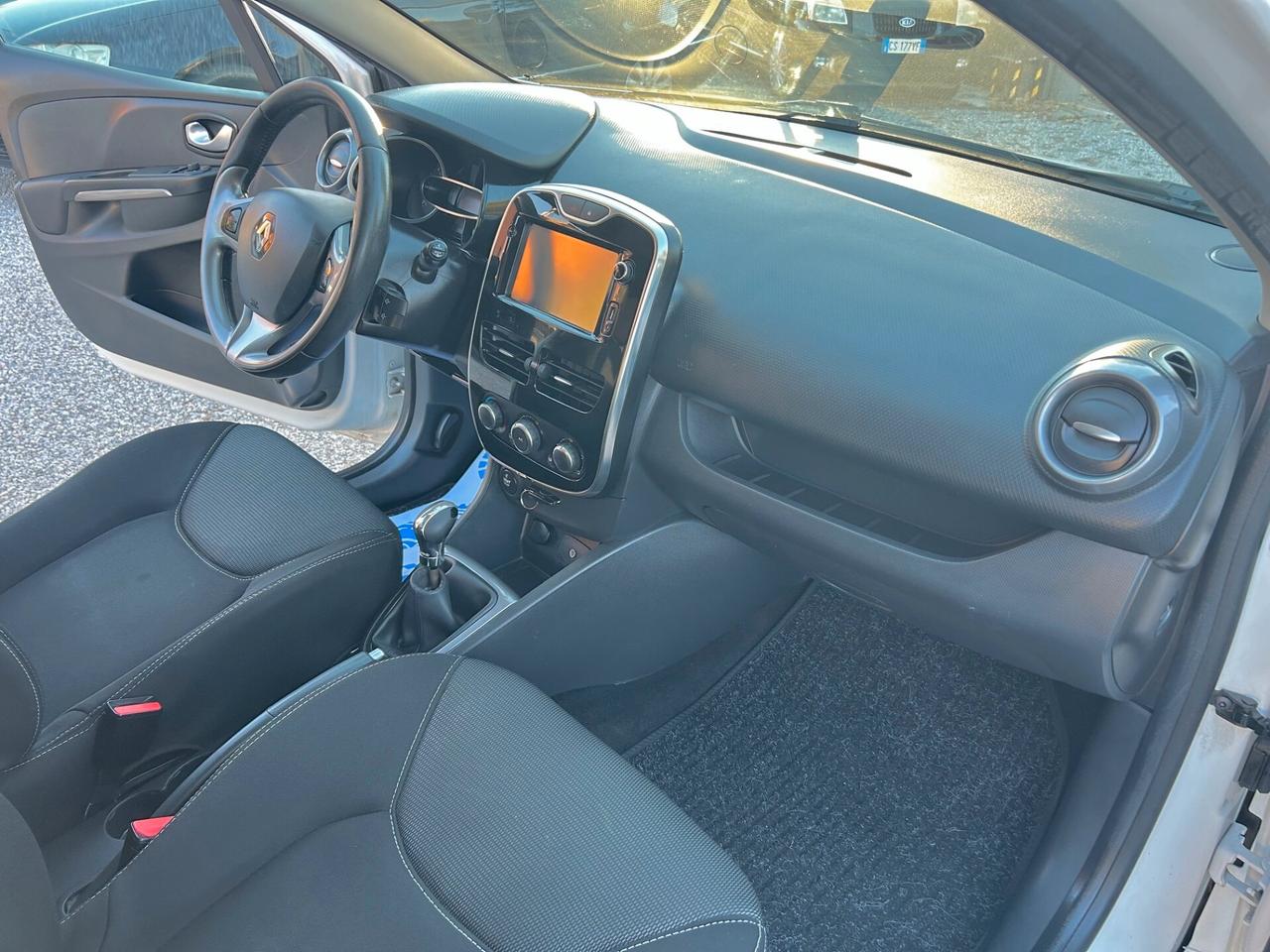 Renault Clio 1.2 5 porte UNIPROPRIETARIO - NEOPATENTATI
