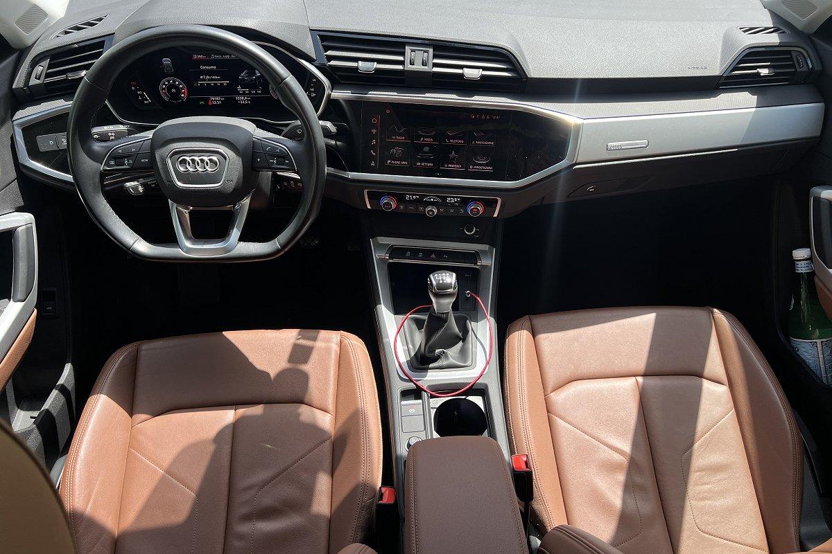 AUDI Q3 35 TFSI Business Advanced