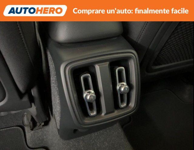 VOLVO XC40 B4 AWD Geartronic Momentum Pro