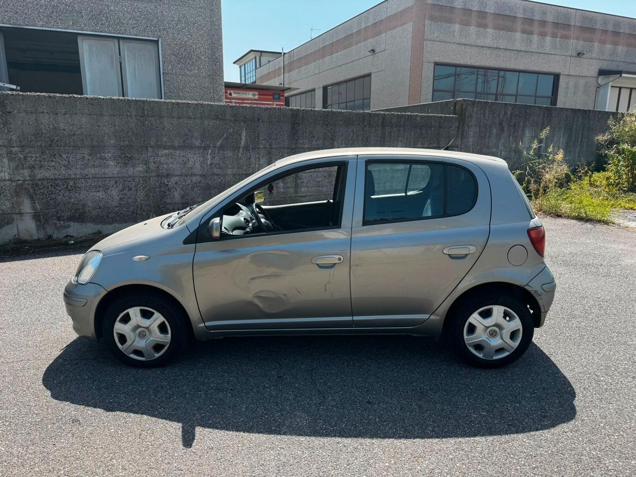 Toyota Yaris 1.0 16V 5p Sol - 130.000 km - Tagliandata - Neopatentati