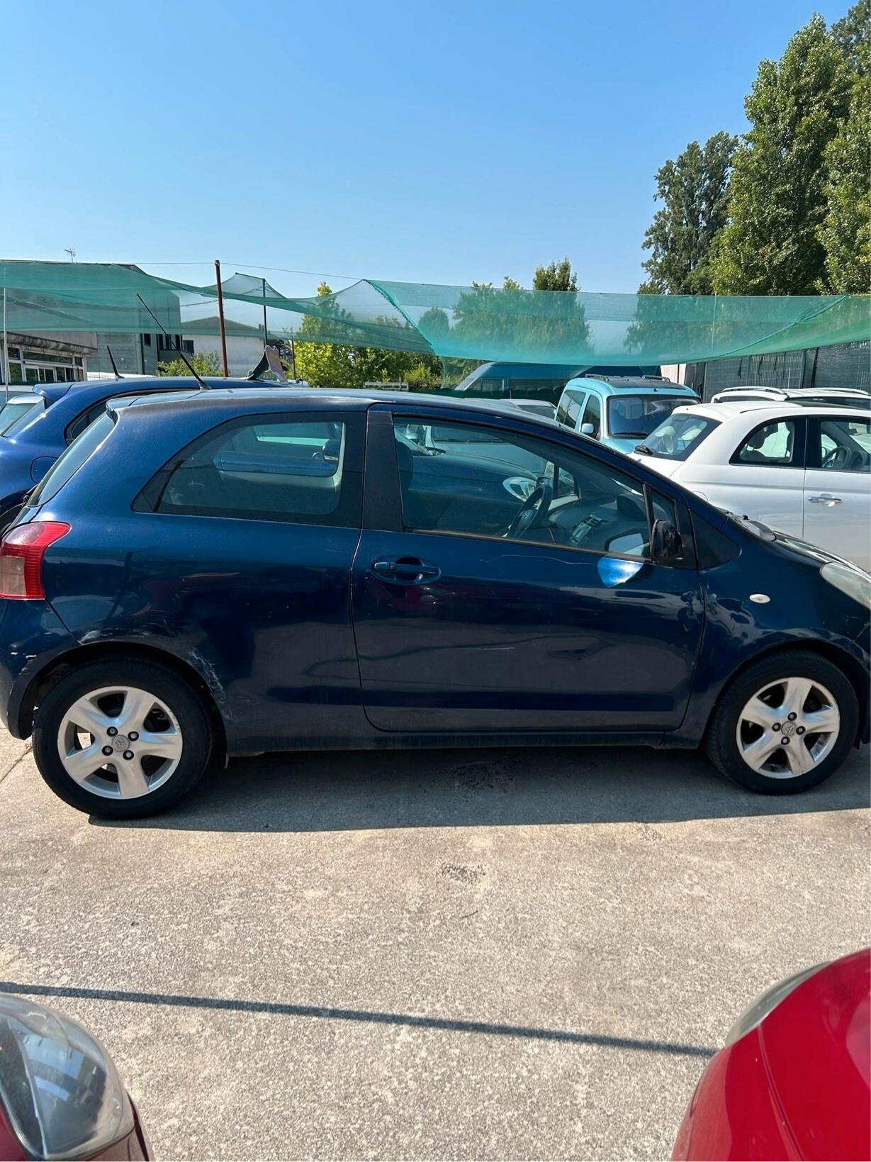 Toyota Yaris 1.4 D-4D 3 porte Sol OK NEO PATENTATI