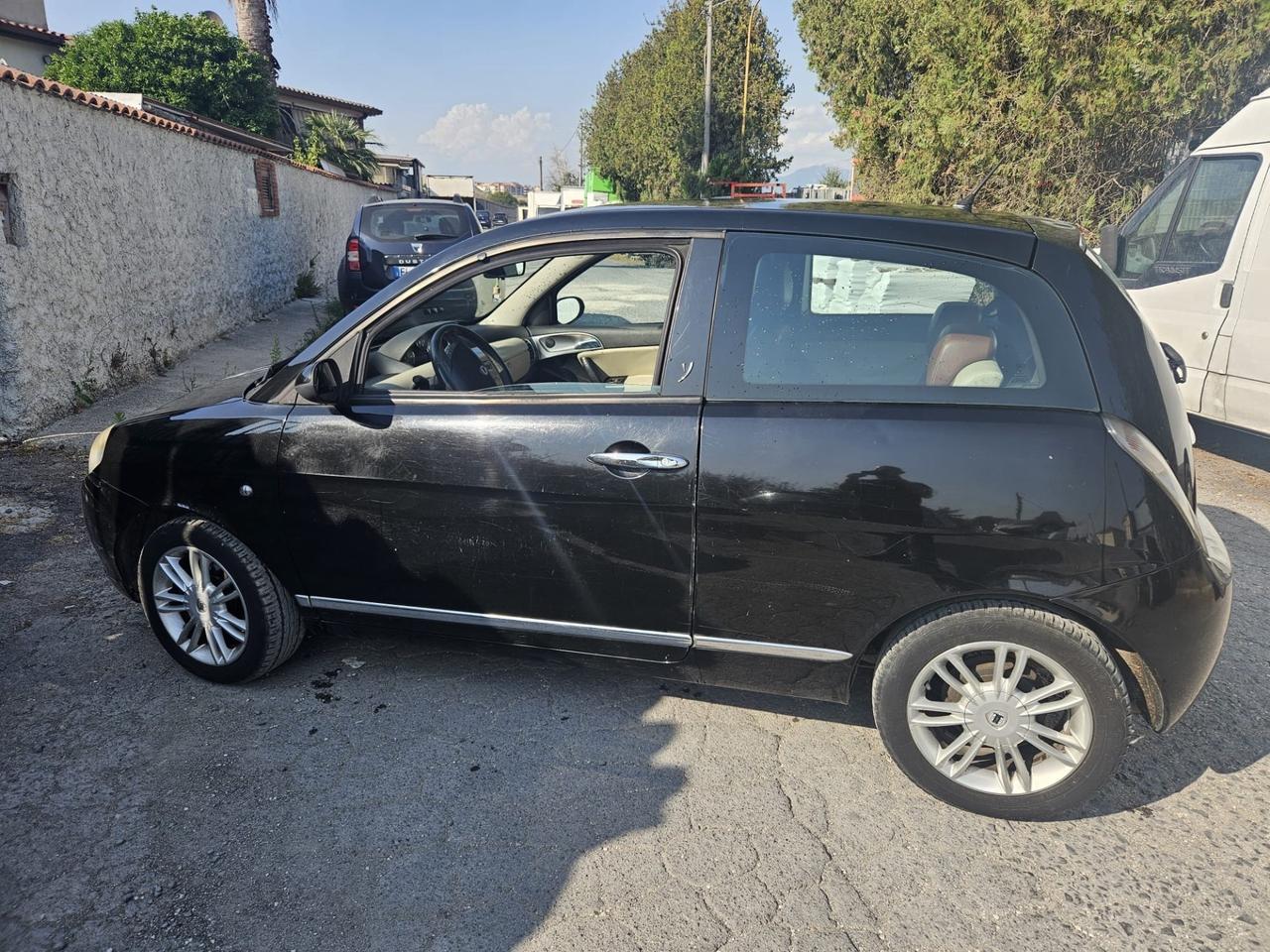 Lancia Ypsilon 1.3 MJT 75 CV Platino