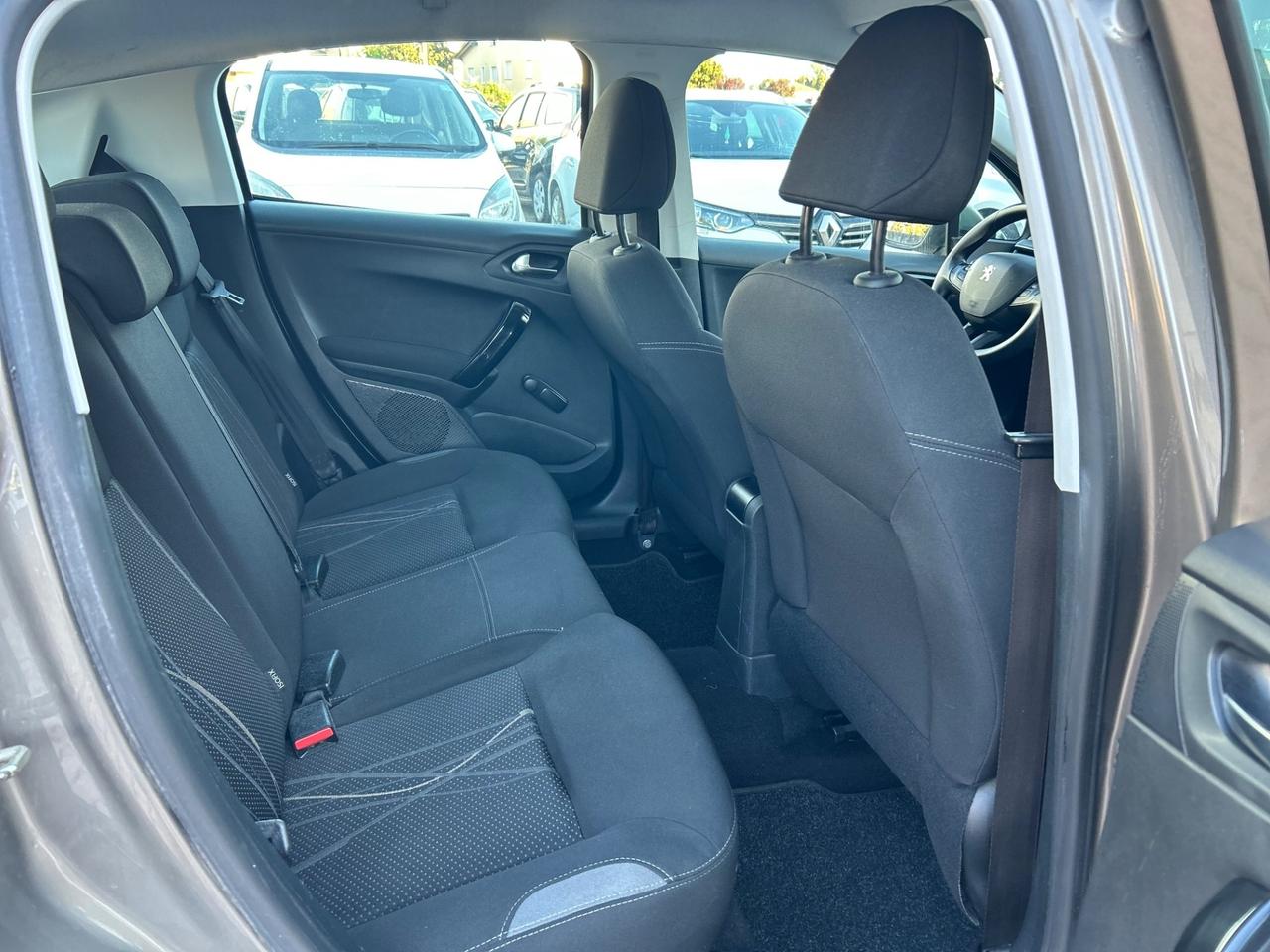 Peugeot 208 1.4 HDi 68 CV 5 porte Allure